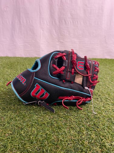Black Wilson A2000 RH Baseball Glove 11" (Used)