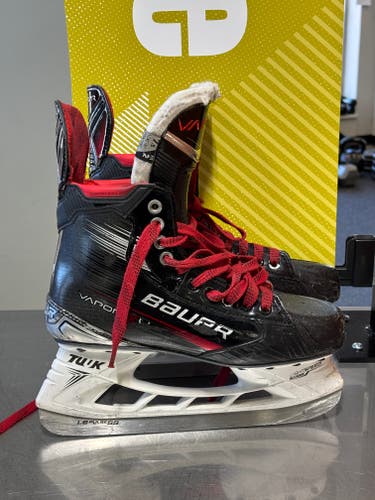 Bauer Vapor X4 Hockey Skates 7.5 (Used)
