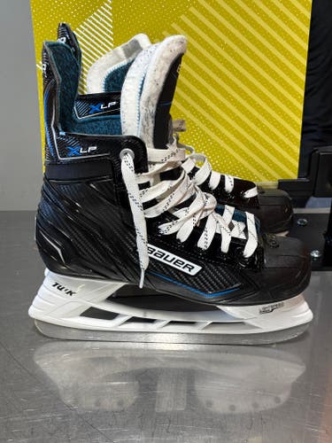 Bauer Bauer XLP Hockey Skates Size 5 (Used)