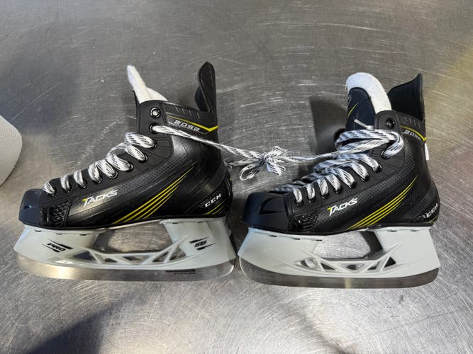 Black/Yellow CCM Tacks 2052 Hockey Skates Size 4 (Used)