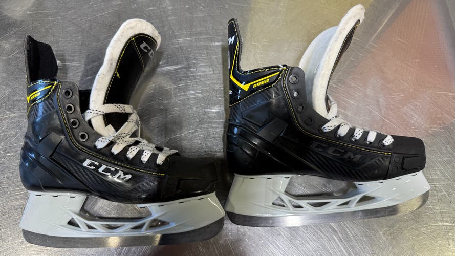 CCM Super Tacks 9352 Hockey Skates Size 5 (Used)