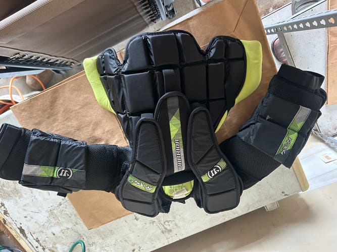 Large/Extra Large Warrior Ritual X4 E Goalie Chest Protector (Used)