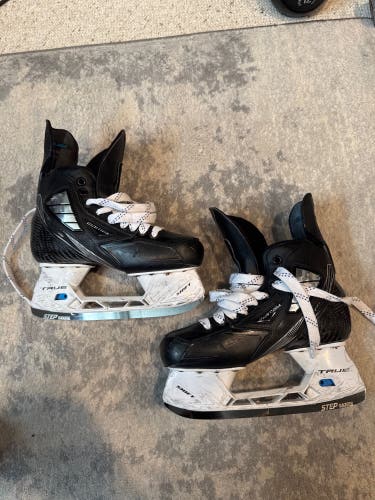 True Pro Custom Hockey Skates 7.5 (Used)