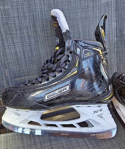 Pro stock Bauer Supreme 2S Pro Hockey Skates Regular Width 5.5 (Used)