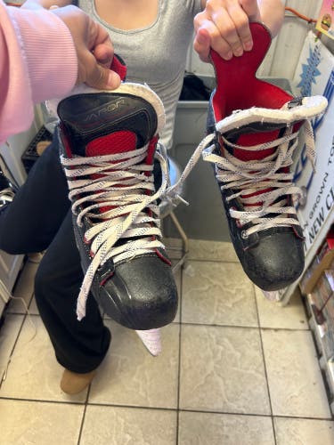 Black 2017 Bauer Vapor X600 Hockey Skates Pro Stock 8 (Used)