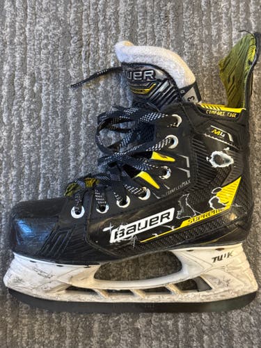 Black Bauer Supreme M4 Hockey Skates Regular Width Size 3 (Used)