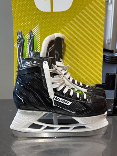 Bauer XL5 Hockey Skates Size 4 (Used)