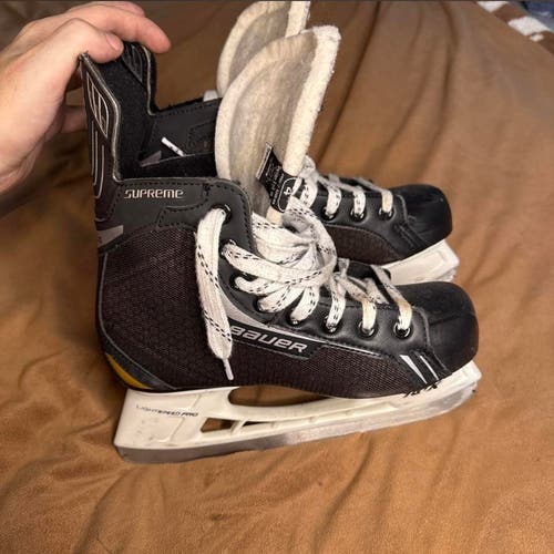 2015 Bauer Supreme One.4 Hockey Skates Size 4 (Used)