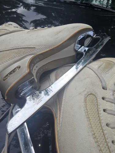 EDEA Figure Skates B Junior 7 (Used)