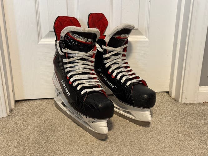 Bauer Vapor Fly30 Hockey Skates Regular Width 9.5 (Used)