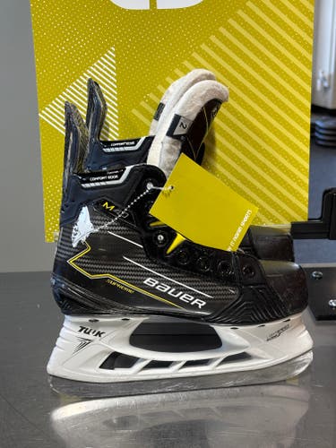 Bauer Supreme M40 Hockey Skates Size 2 (Used)