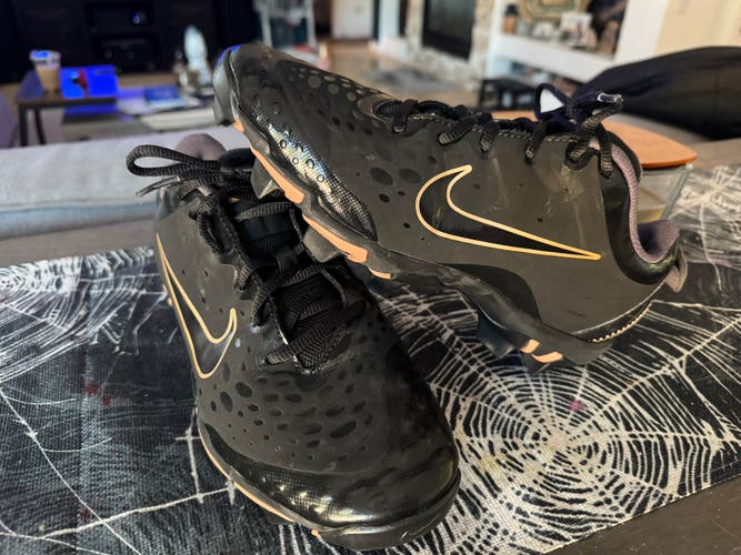 Men's Size M 8.0 (W 9.0) Nike Cleats Low Top (Used)