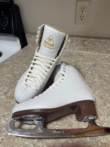Size 4.5 Jackson Ultima Mystique ice Figure Skates C width Adult 4 1/2 1490