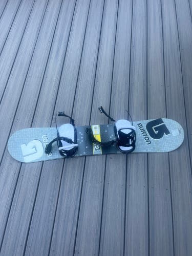 Kid's Burton Snowboard All Mountain With Bindings Medium Flex True Twin 121 cm (Used)
