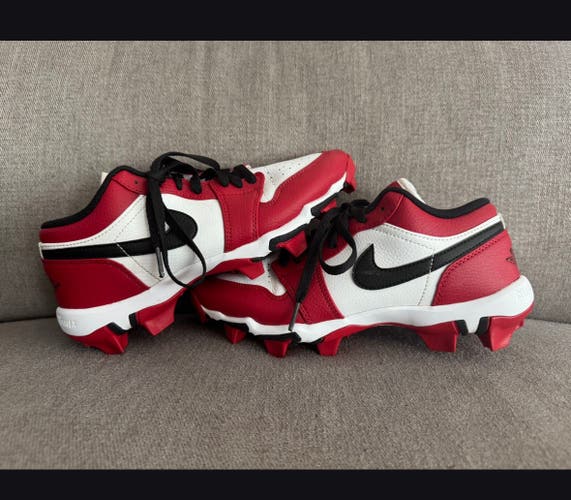 Red Men's 6Y (Big Kids / Youth) Youth Air Jordan Cleats (Used)