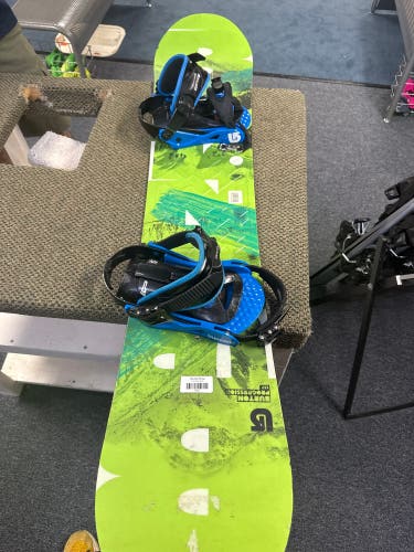 Unisex Burton Progression Snowboard Freeride With Bindings Soft Flex True Twin 137 cm (Used)