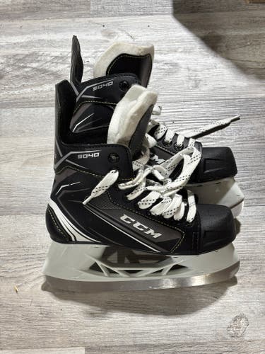CCM Tacks 9040 Hockey Skates Size 2 (Used)