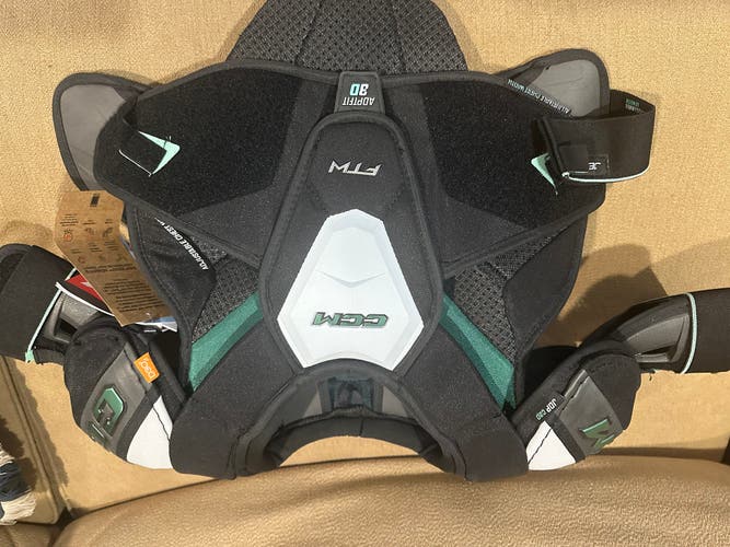 Women's Large Senior CCM JetSpeed FTW Shoulder Pads (New)