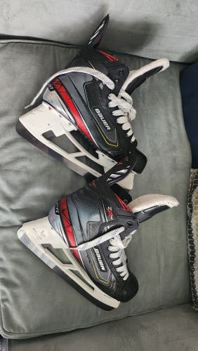 Black Bauer Vapor 2X Pro Hockey Skates Regular Width Pro Stock 9.5 (Used)