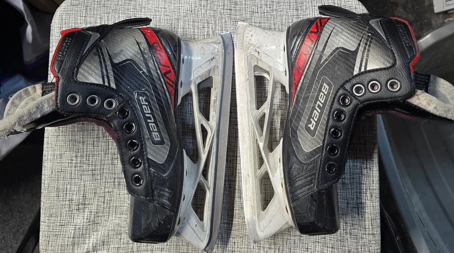 Bauer Vapor X2.7 Hockey Goalie Skates Size 2 (Used)
