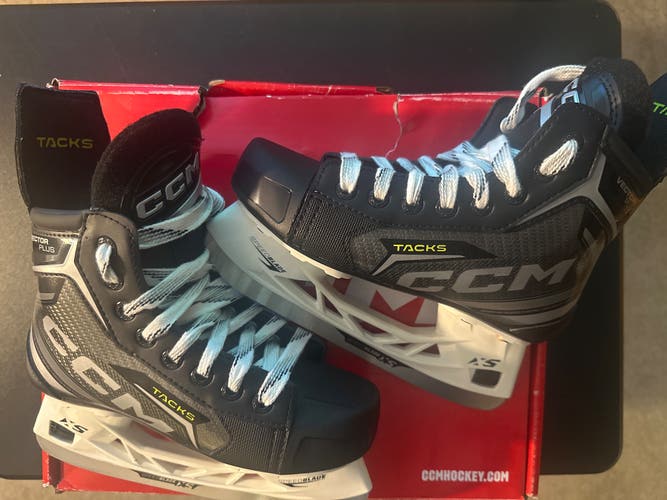 2024 CCM Tacks Vector Plus (SMU) Hockey Skates Size 2 (New)