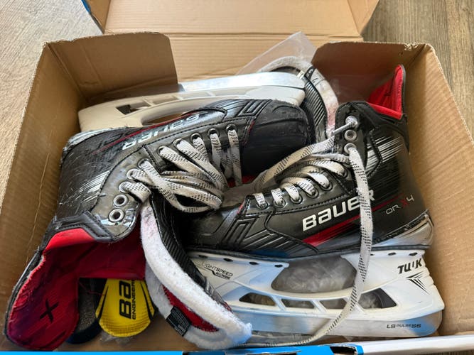 Black/Gray 2023 Bauer Vapor X4 Hockey Skates Regular Width 8.5 (Used)