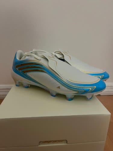 White Unisex Size M 6.5 (W 7.5) Adidas Messi Cleats (New)