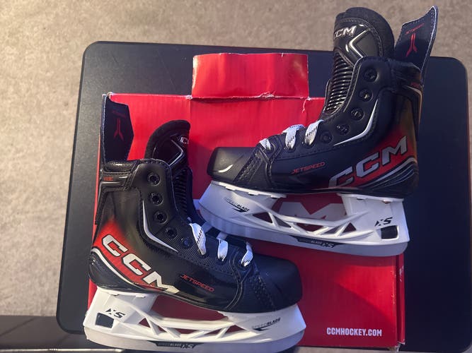 CCM JetSpeed Vibe (SMU) Hockey Skates size 2 regular  Width 2024 (New)