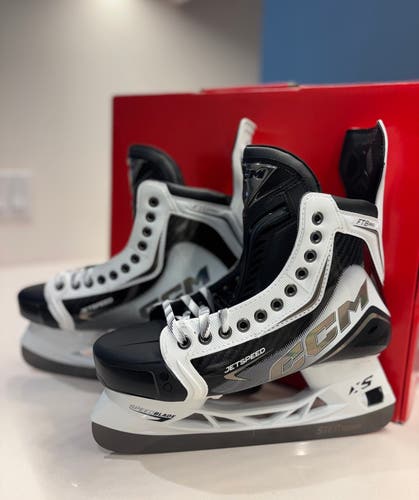 CCM JetSpeed FT8 Pro - Senior 10 / Wide (New)
