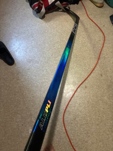 (Blue) Senior CCM JetSpeed FT8 Pro Right Handed Hockey Stick P28m 75 Flex (Used)
