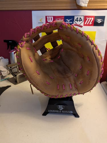 RH Louisville Slugger Catcher's TPS VALKYRIE Softball Glove 34" (Used)