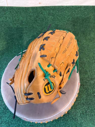 Wilson A2000 RH Outfield Baseball Glove 12.5" (Used)