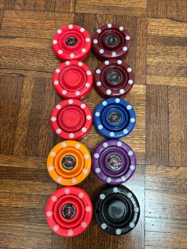 Bundle of 10 IDS Roller Hockey Pucks