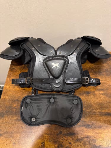 Youth Large Xenith Flyte Shoulder Pads with Backplate (Used)
