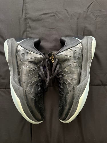 Men's Size M 12.0 (W 13.0) Nike Shoes (Used)