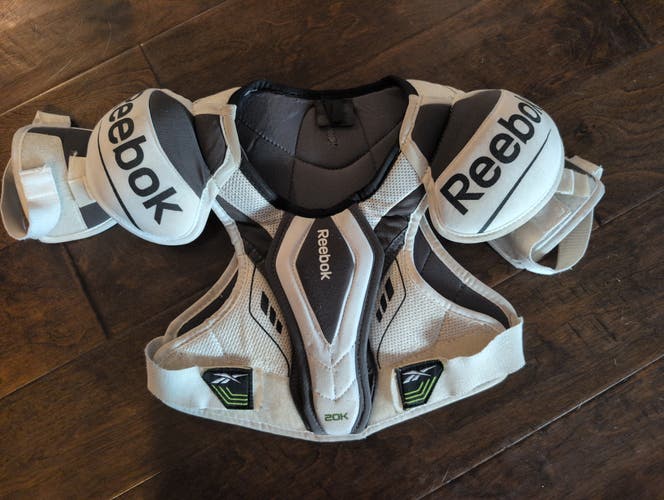 Men's Youth Large Reebok 20K Shoulder Pads (Used)