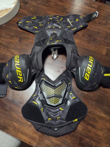Medium Junior Bauer Supreme 3S Shoulder Pads (Used)