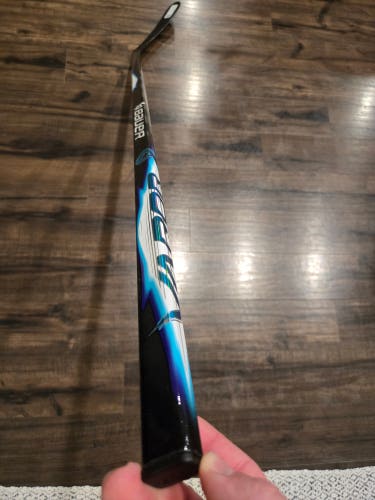 Junior Bauer Vapor Flylite Right Handed Hockey Stick 30 Flex (New)