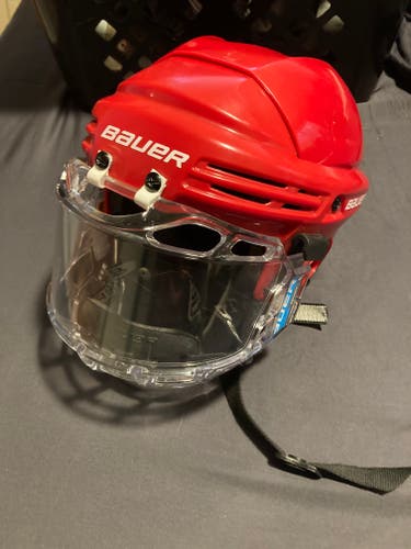 Small Bauer Helmet (Used) BHH2100 RED WITH CONCEPT 3 FACE SHIELD