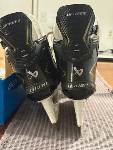 Bauer Supreme M40 Hockey Skates 7.5 (Used)