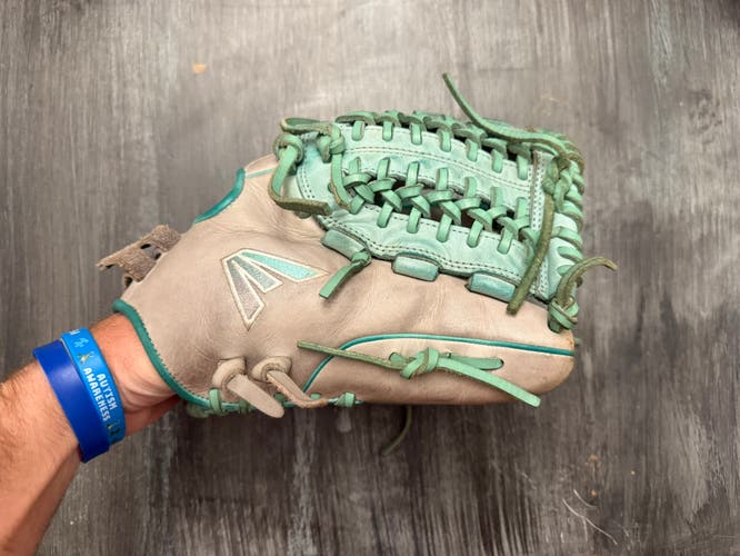 Easton Professional Collection RH Softball Glove 12" (Used)