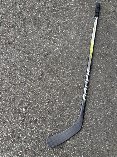 Youth Bauer Vapor Hyperlite 2 Right Handed Hockey Stick Less Than 30 Flex
