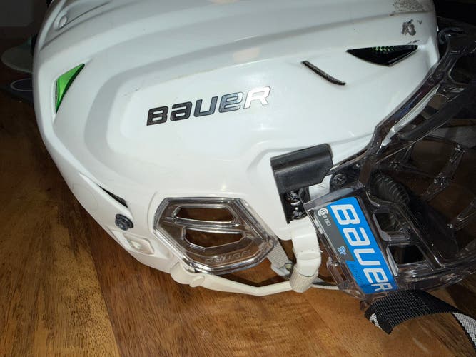 Medium Bauer Hyperlite Helmet (Used) with bubble visor