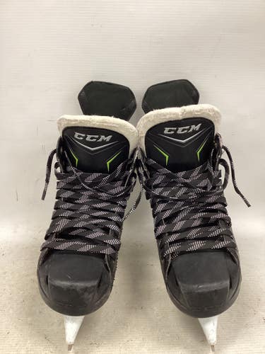 Used CCM RIBCORE Junior Hockey Skate Junior 04 11851-S000052691