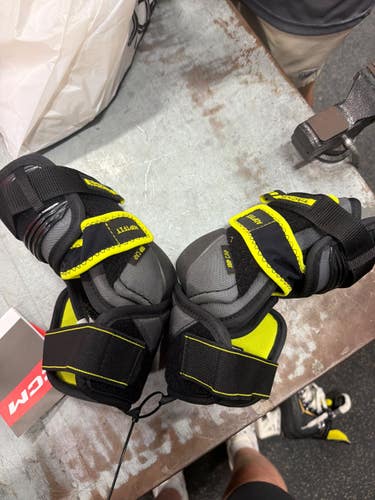 Used CCM XF 80 Senior Elbow Pads SM 11337-S000497582