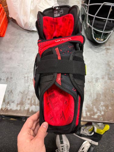 Used Bauer VAPOR 3X Intermediate Shin Guards Black 14" 11337-S000497579