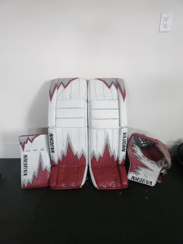 32" Vaughn V9 Pro Goalie Full Set