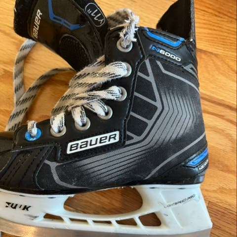 Bauer Nexus 6000 Hockey Skates - Youth size 11 Regular (Used)
