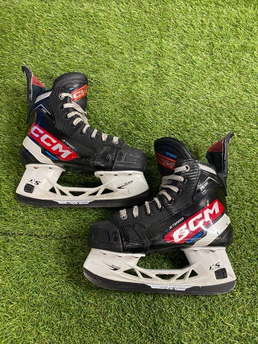 Junior CCM JetSpeed Vibe (SMU) Hockey Skates | Size 2.5