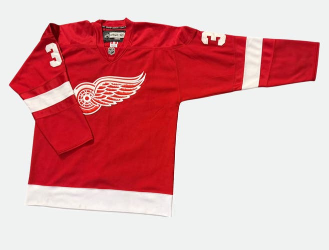 Red Size 50 Adult Unisex CCM Jersey (Used)